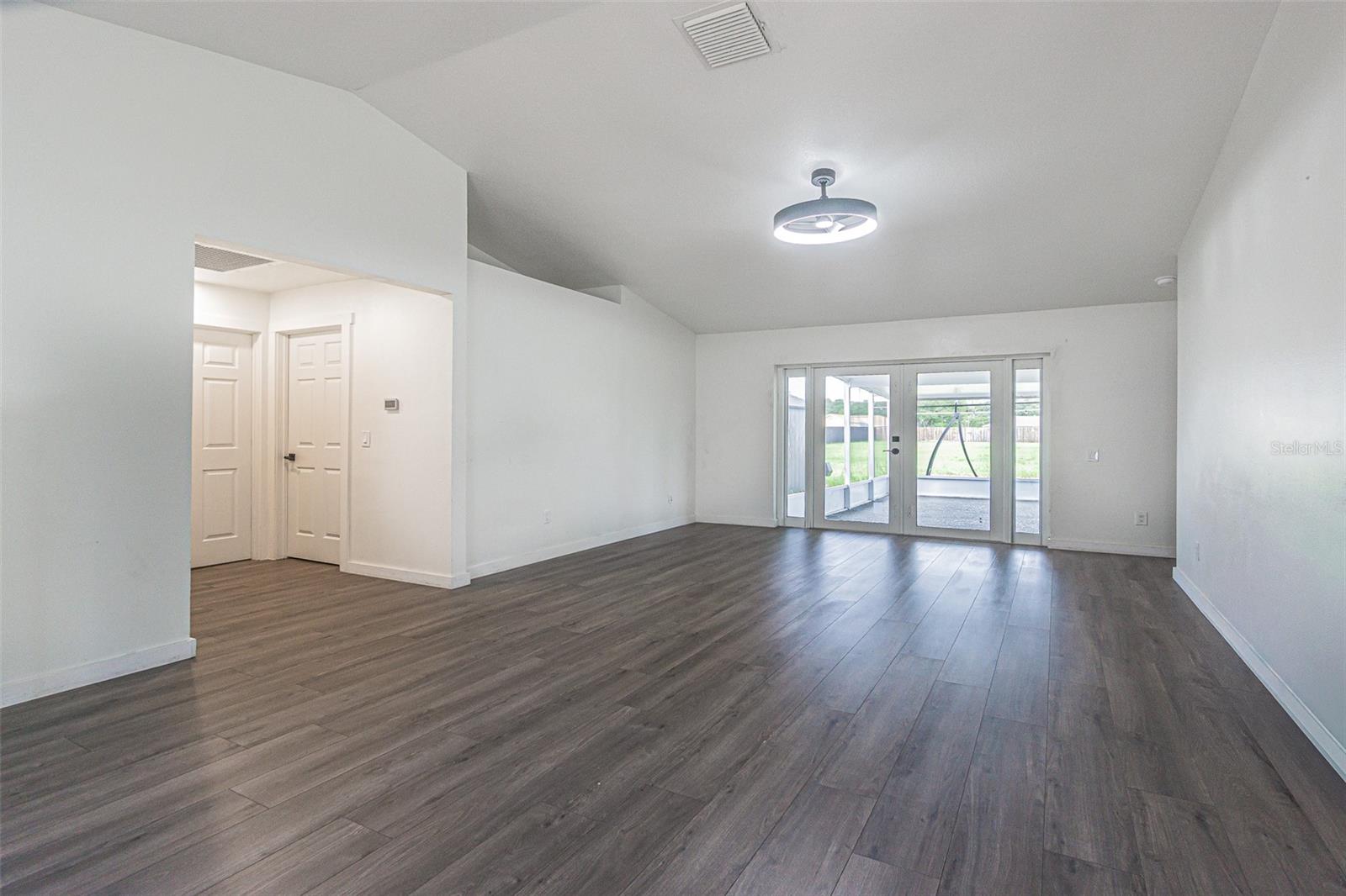 12121 COLONIAL ESTATES LN — photo 23