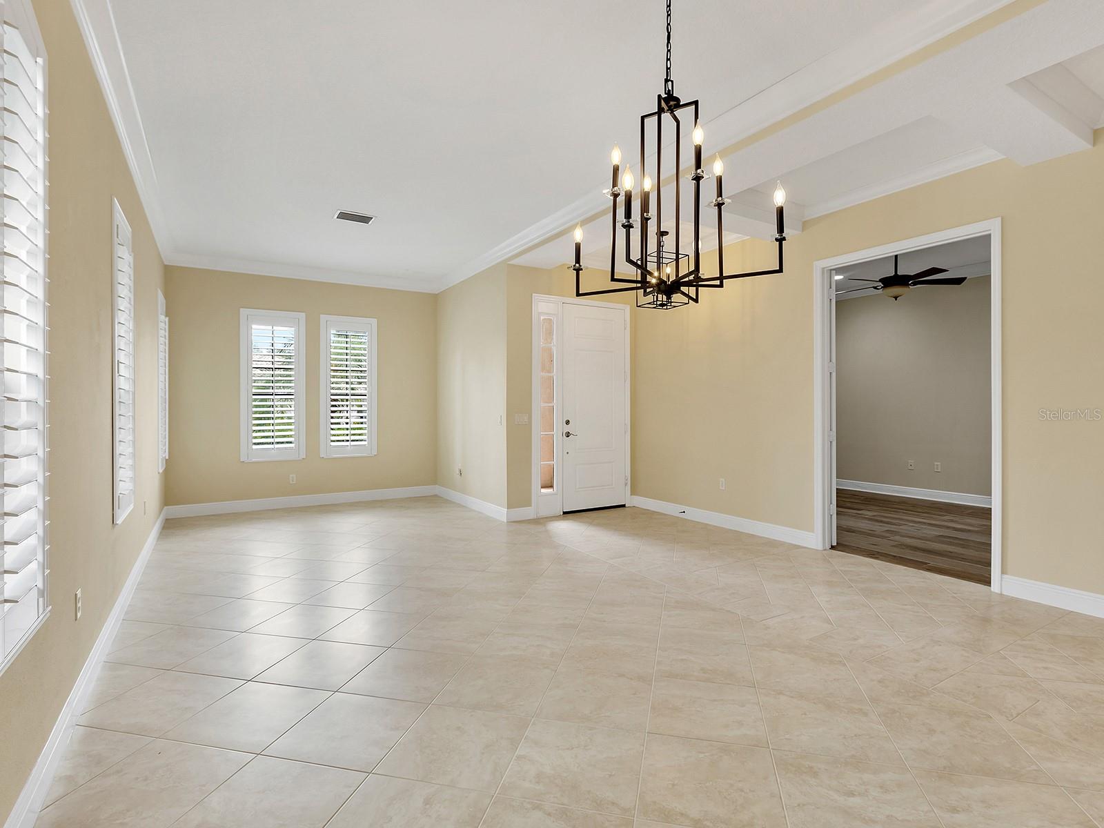 7210 LAKE FOREST GLN — photo 7