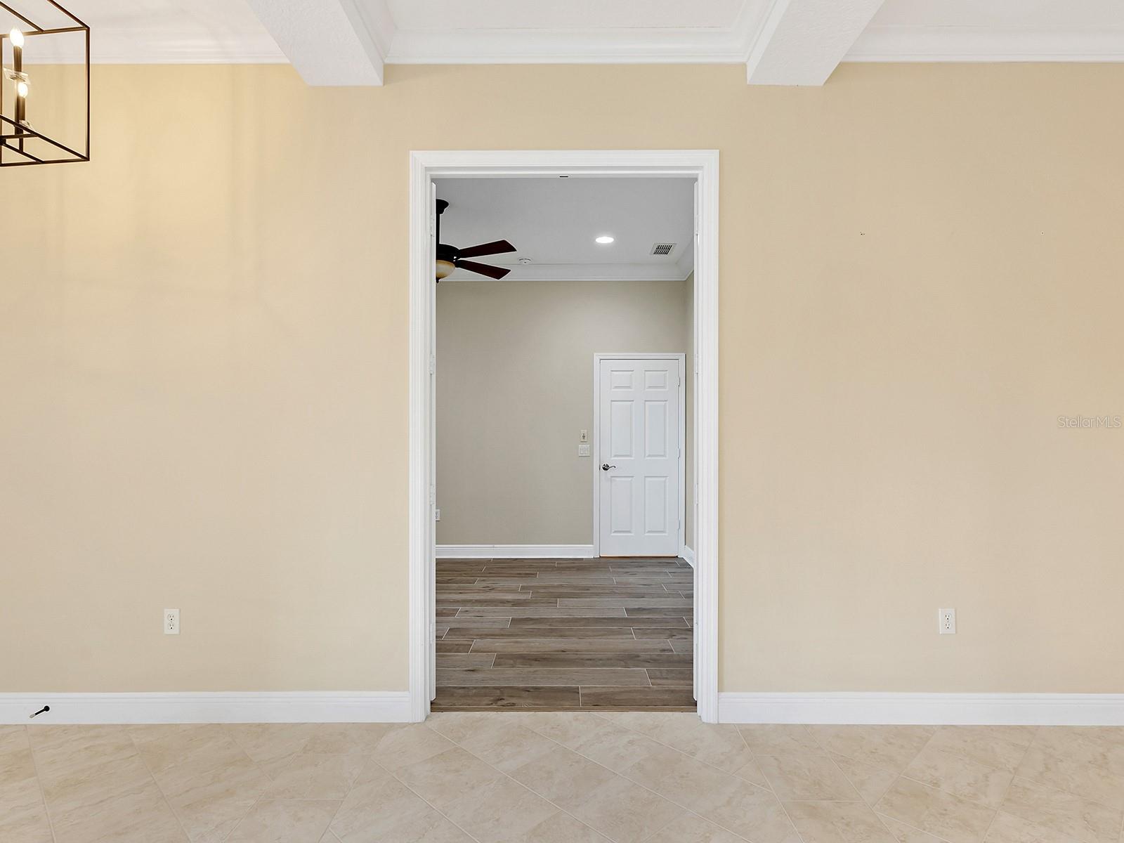 7210 LAKE FOREST GLN — photo 9