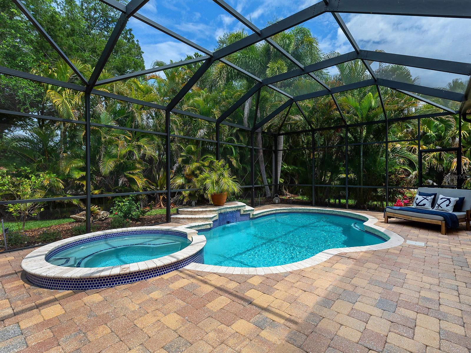 7210 LAKE FOREST GLN — photo 41
