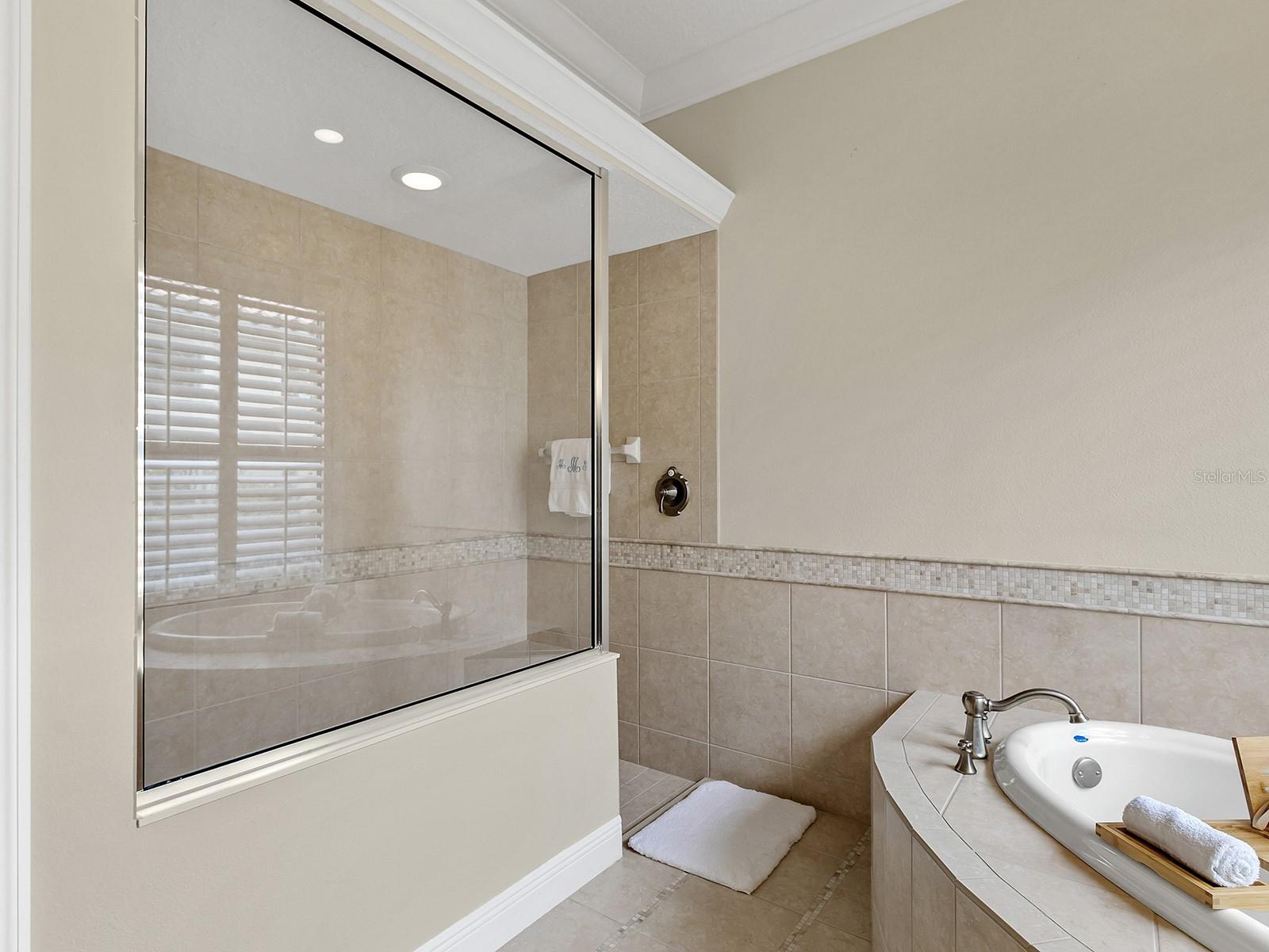 7210 LAKE FOREST GLN — photo 31