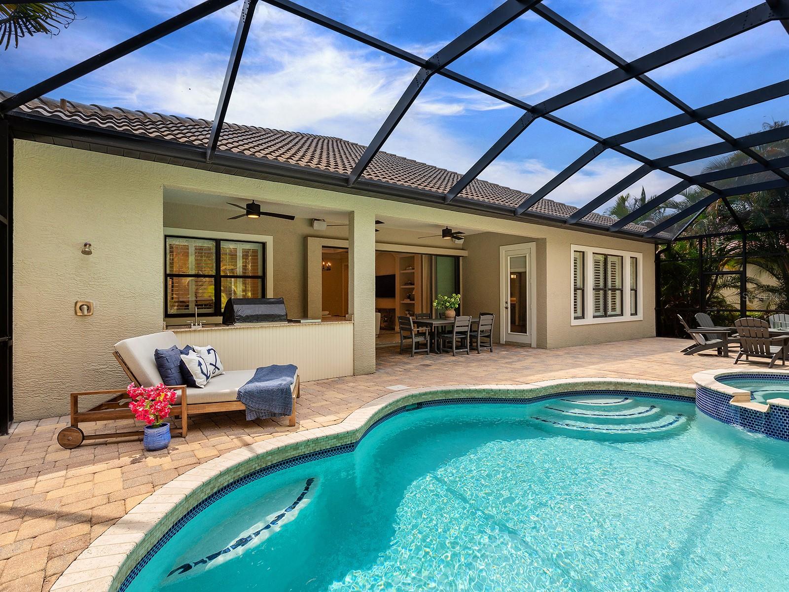 7210 LAKE FOREST GLN — photo 40