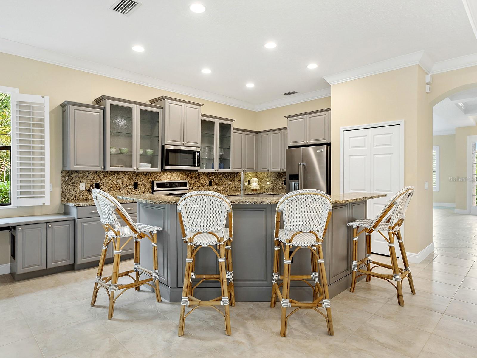 7210 LAKE FOREST GLN — photo 17