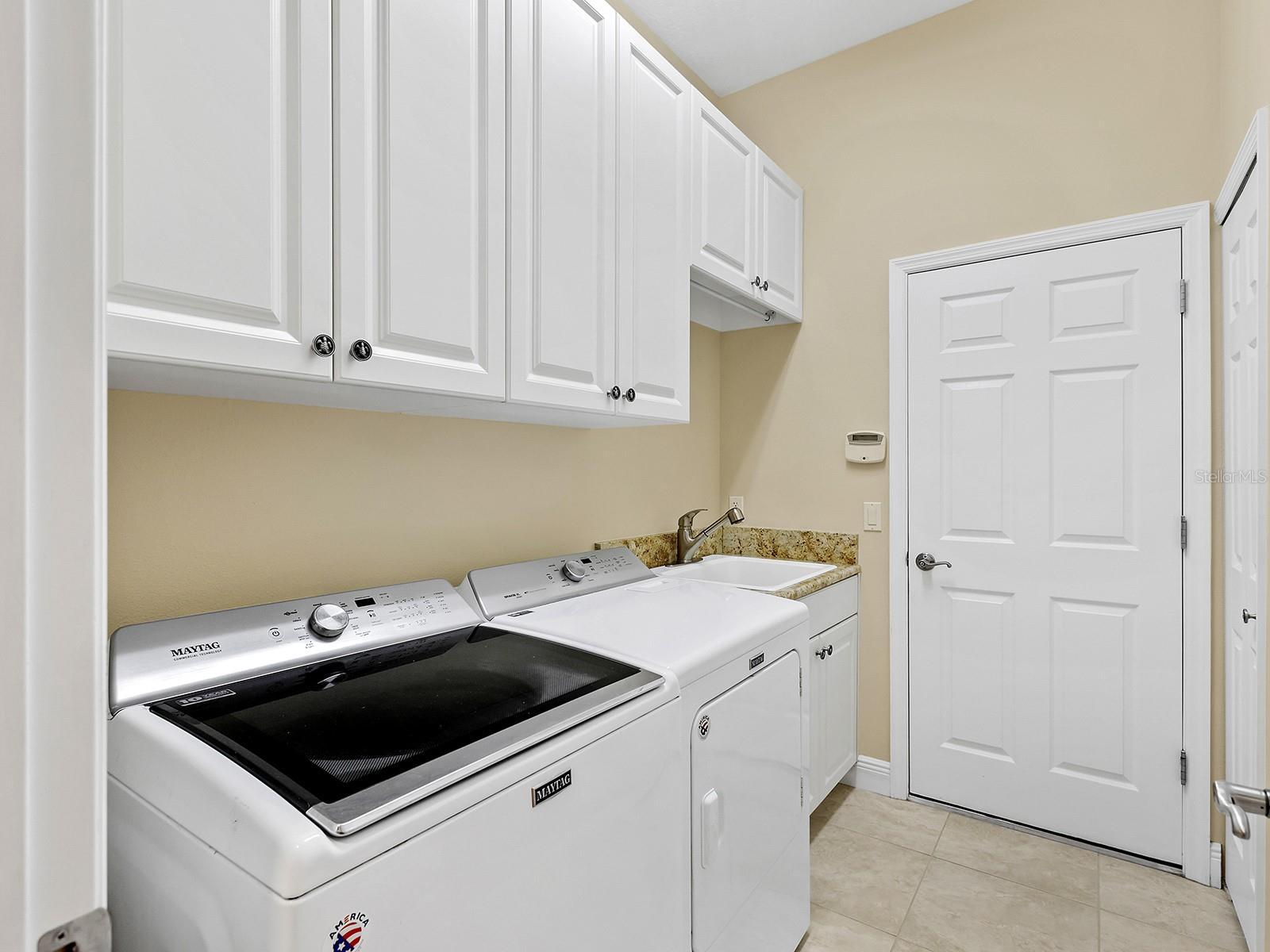 7210 LAKE FOREST GLN — photo 24