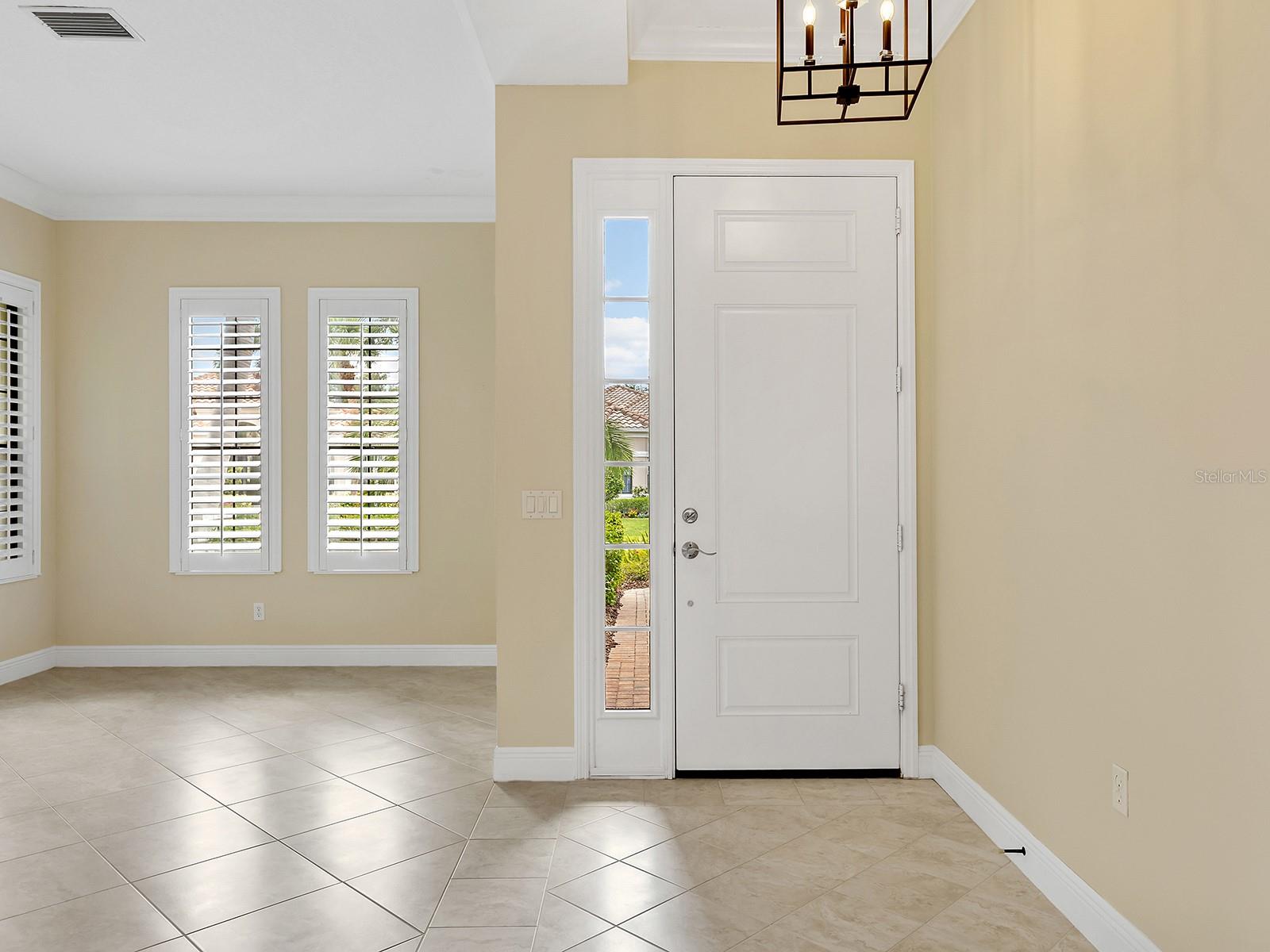 7210 LAKE FOREST GLN — photo 3