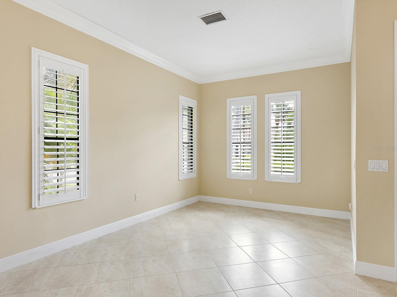 7210 LAKE FOREST GLN — photo 5