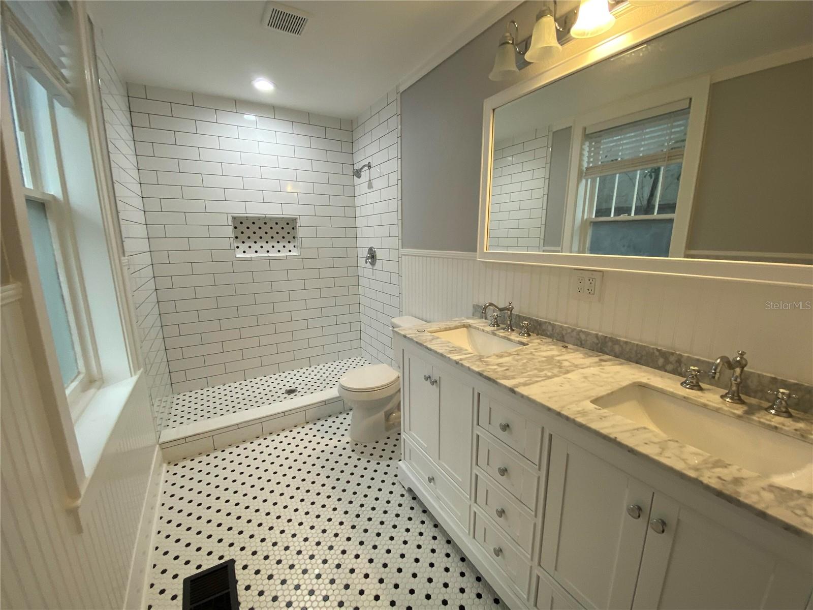 5205 N CENTRAL AVE — photo 7