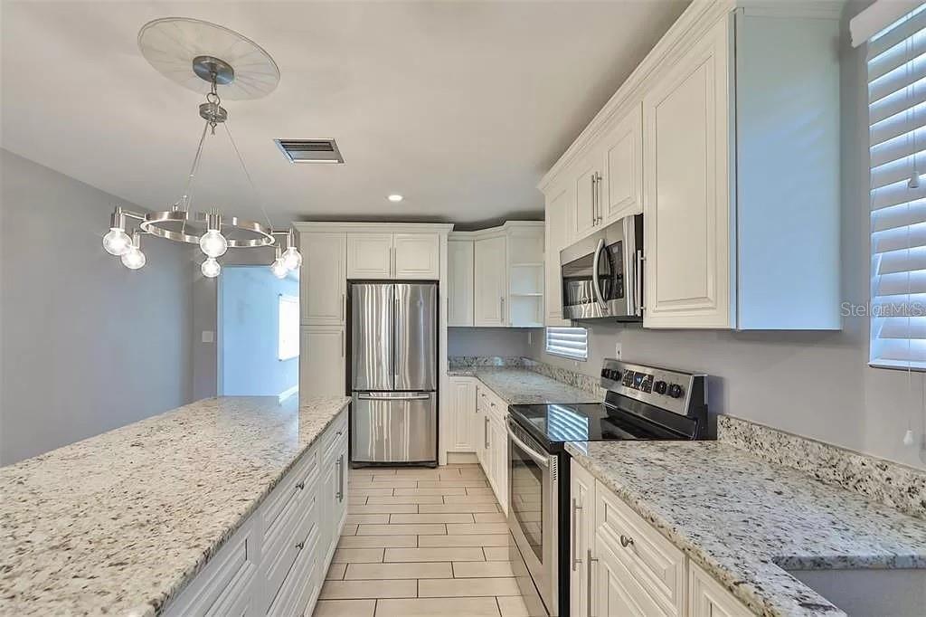 3219 W LEROY ST — photo 4