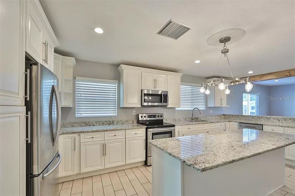 3219 W LEROY ST — photo 3