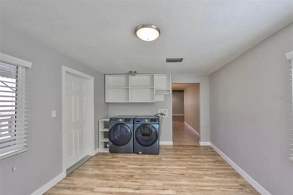 3219 W LEROY ST — photo 15