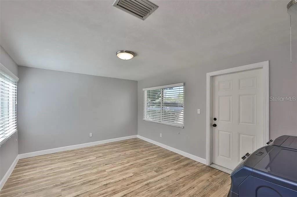 3219 W LEROY ST — photo 17