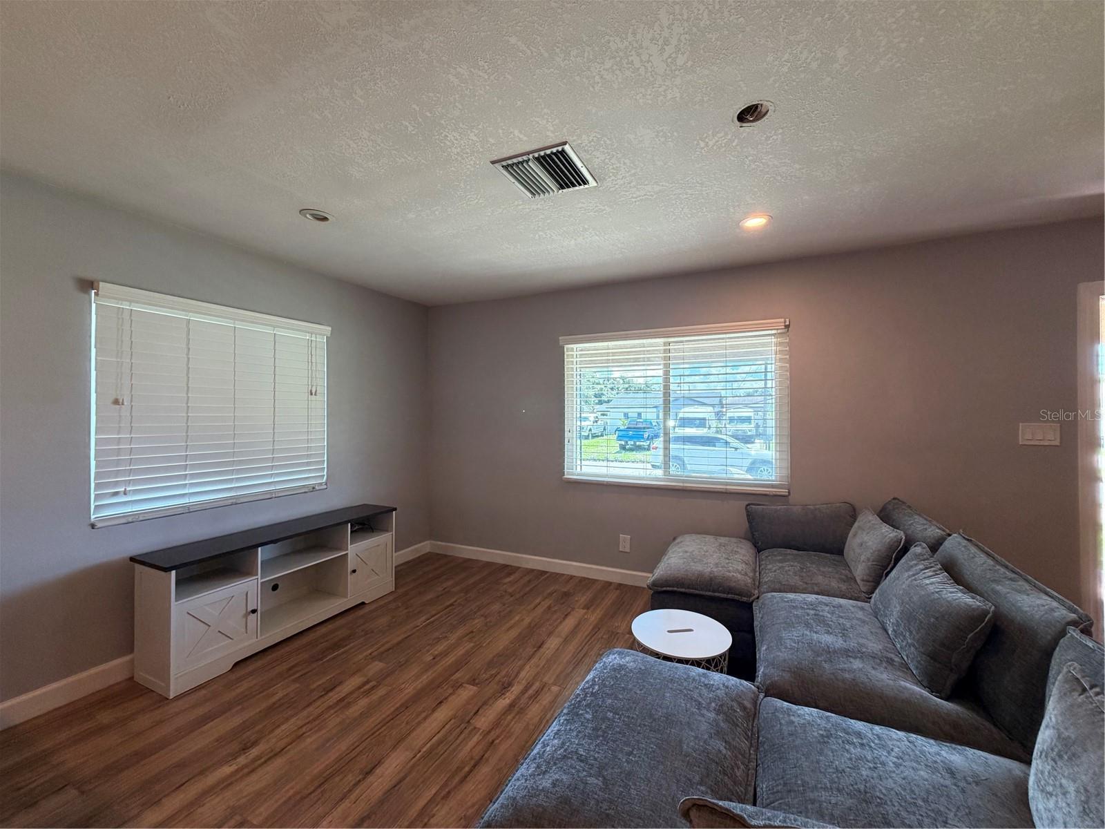3219 W LEROY ST — photo 10