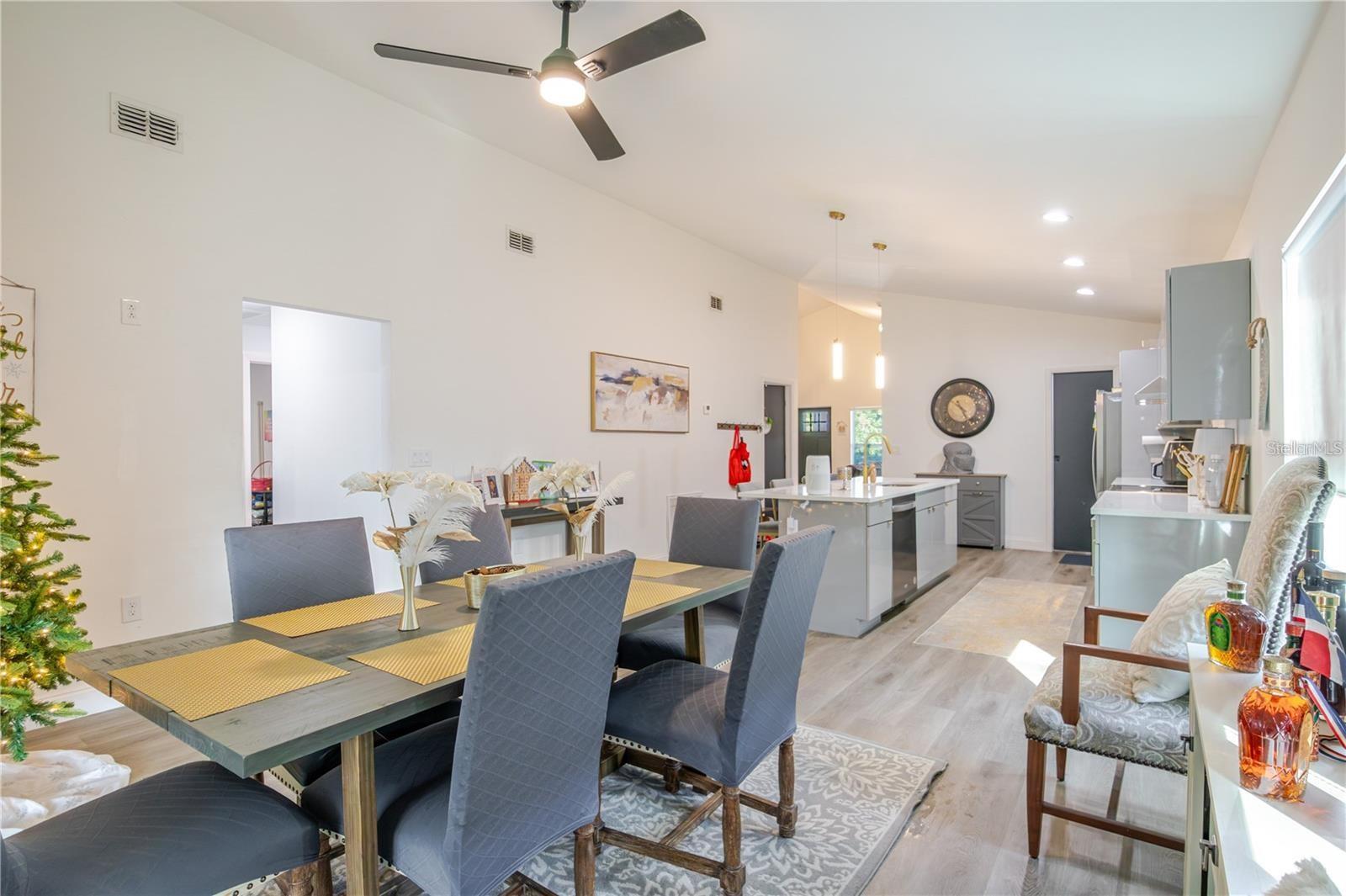 1704 W HANNA AVE — photo 17