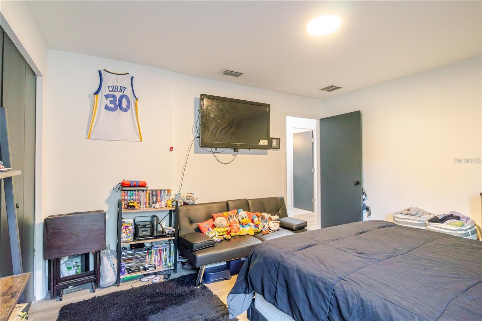 1704 W HANNA AVE — photo 35