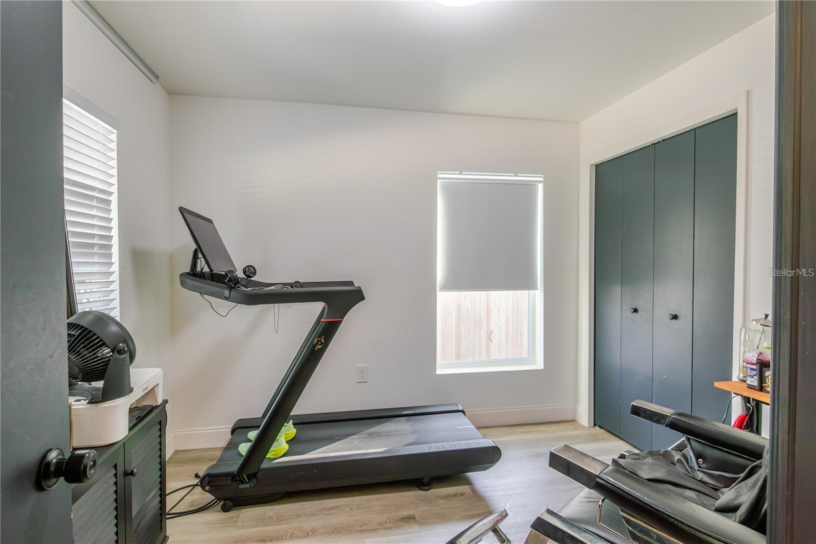 1704 W HANNA AVE — photo 37