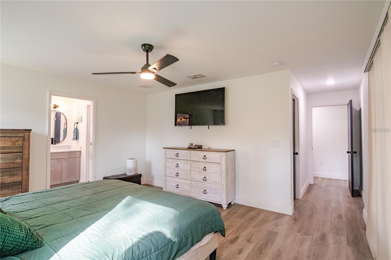 1704 W HANNA AVE — photo 23