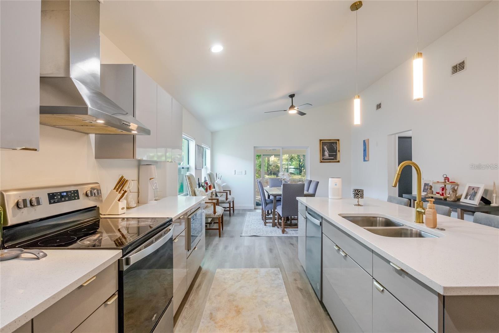 1704 W HANNA AVE — photo 13