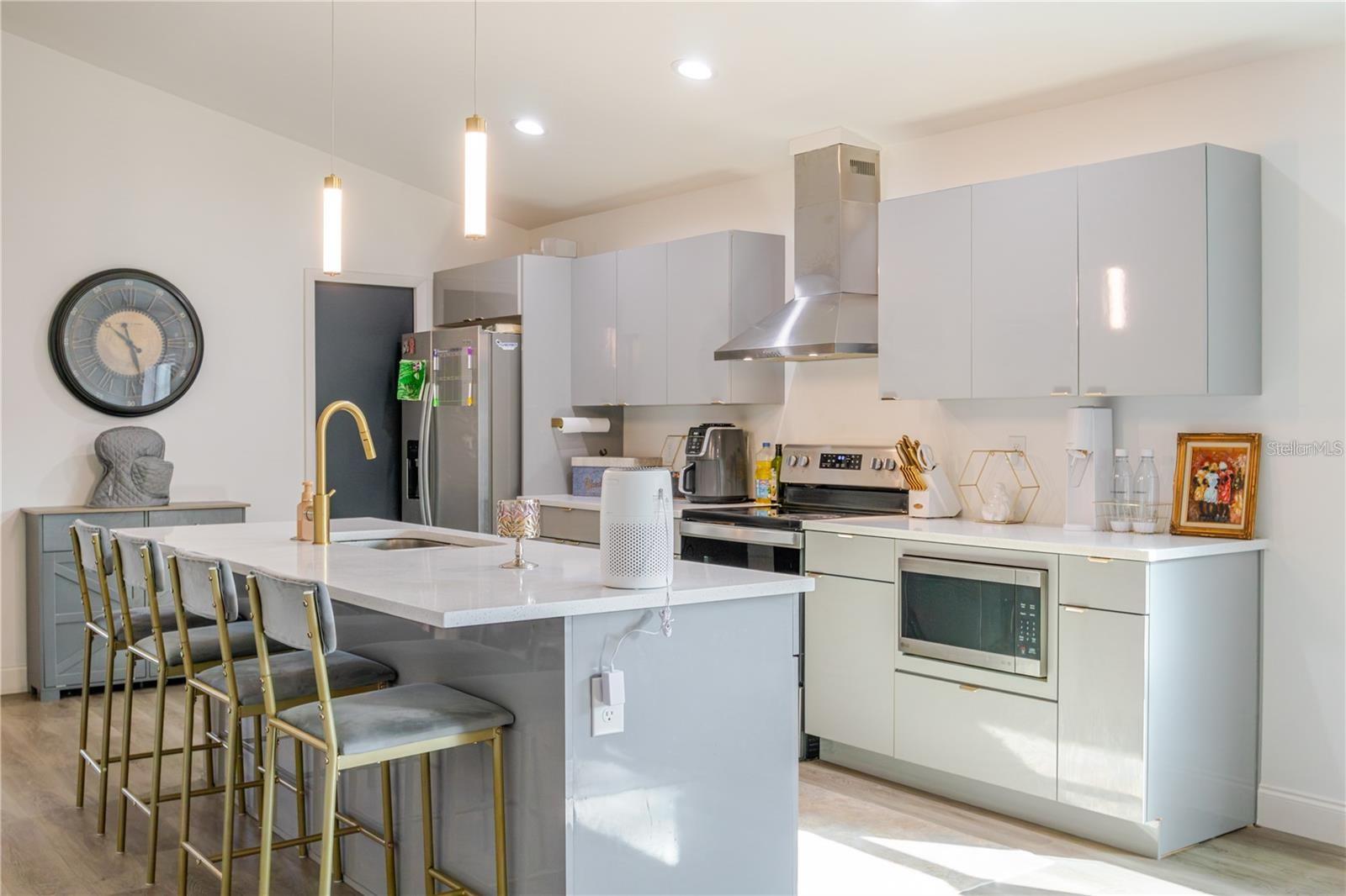 1704 W HANNA AVE — photo 12