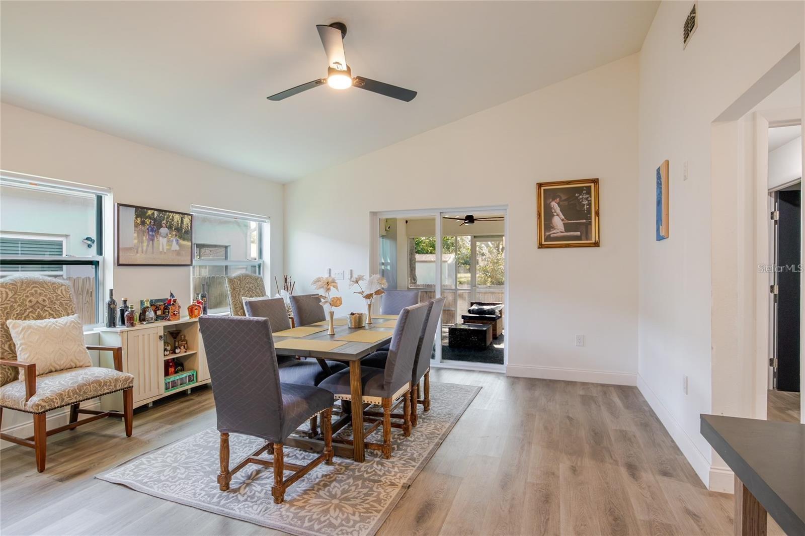 1704 W HANNA AVE — photo 21