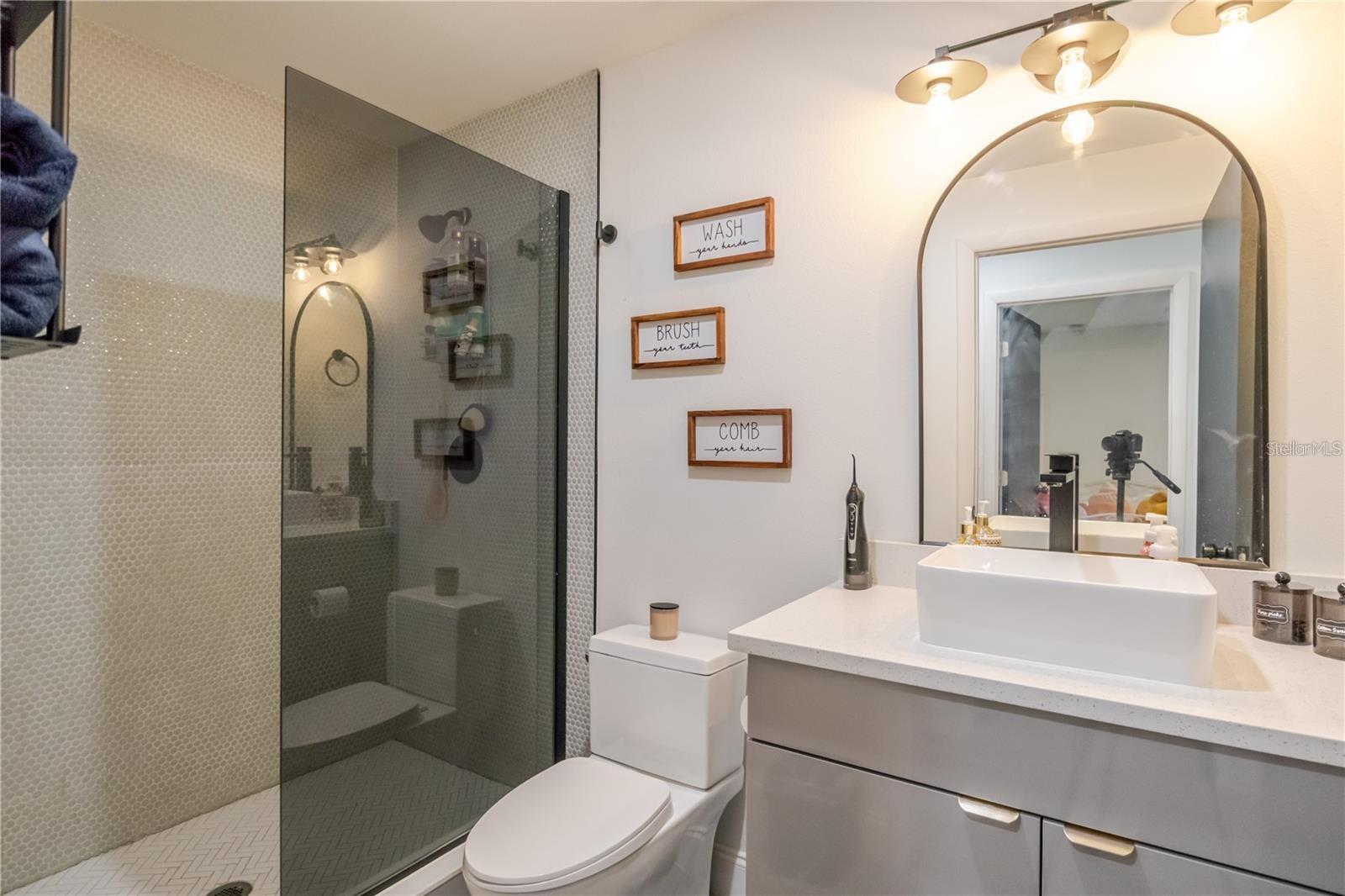 1704 W HANNA AVE — photo 28