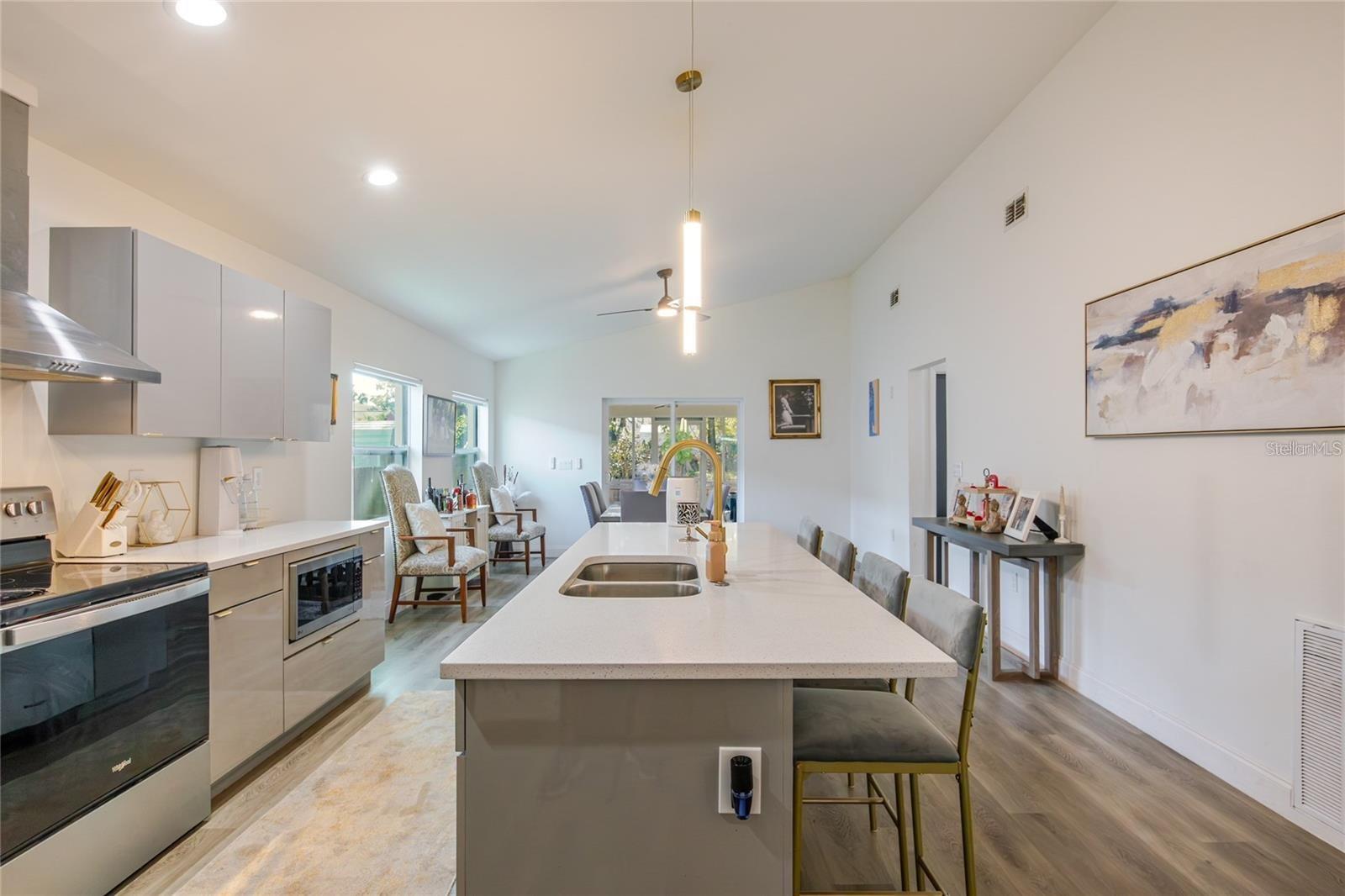 1704 W HANNA AVE — photo 10
