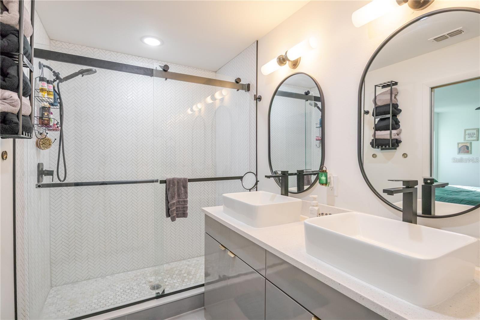 1704 W HANNA AVE — photo 25