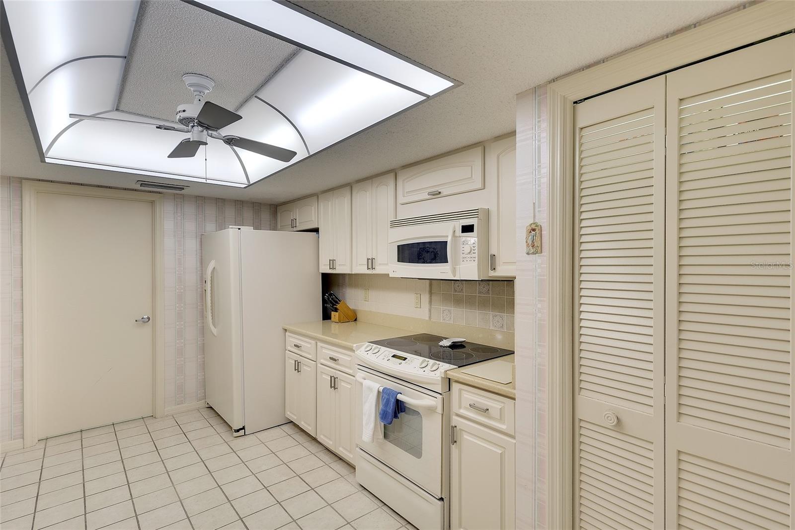 3825 WILSHIRE CIR #1 — photo 11