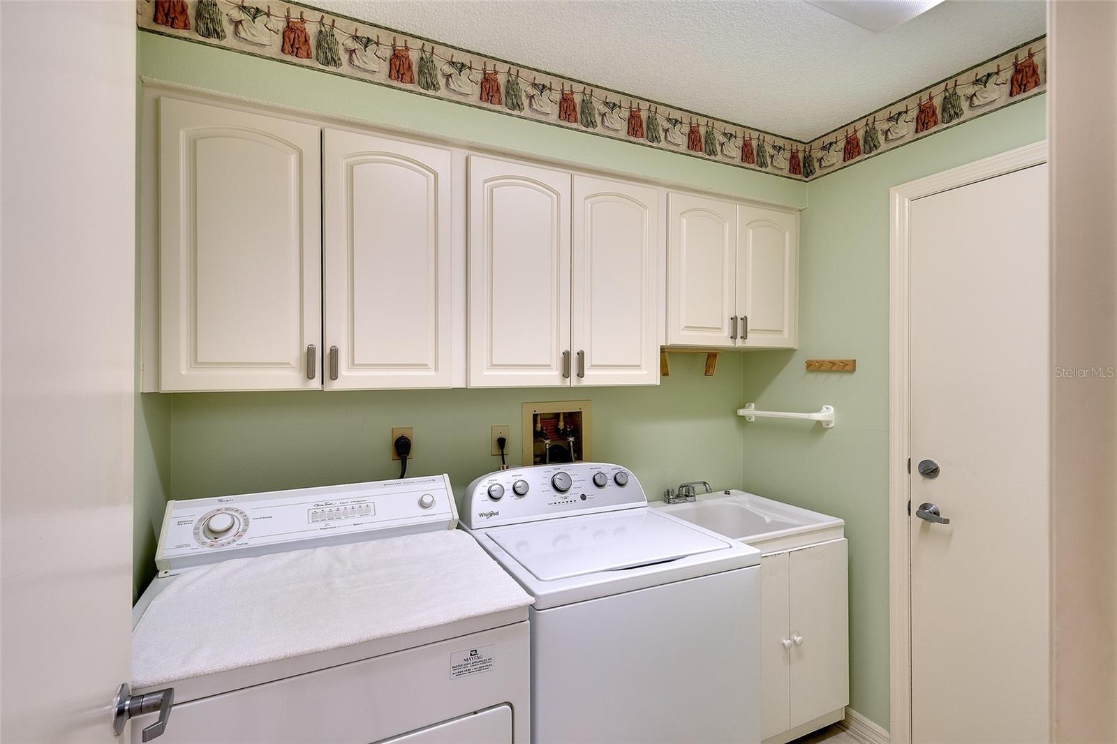 3825 WILSHIRE CIR #1 — photo 22