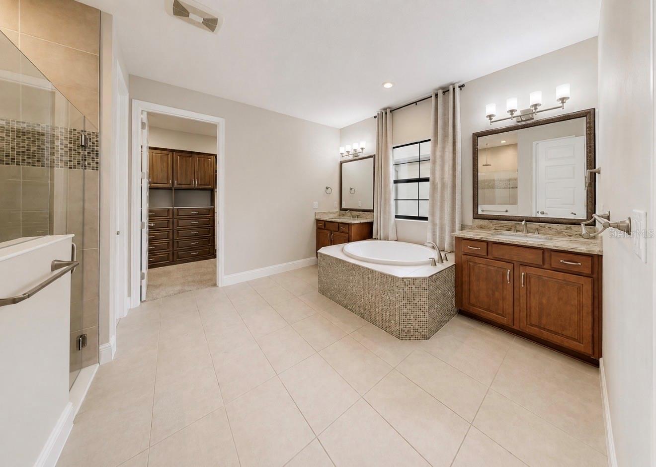 14610 RED CASTLE AVE — photo 36