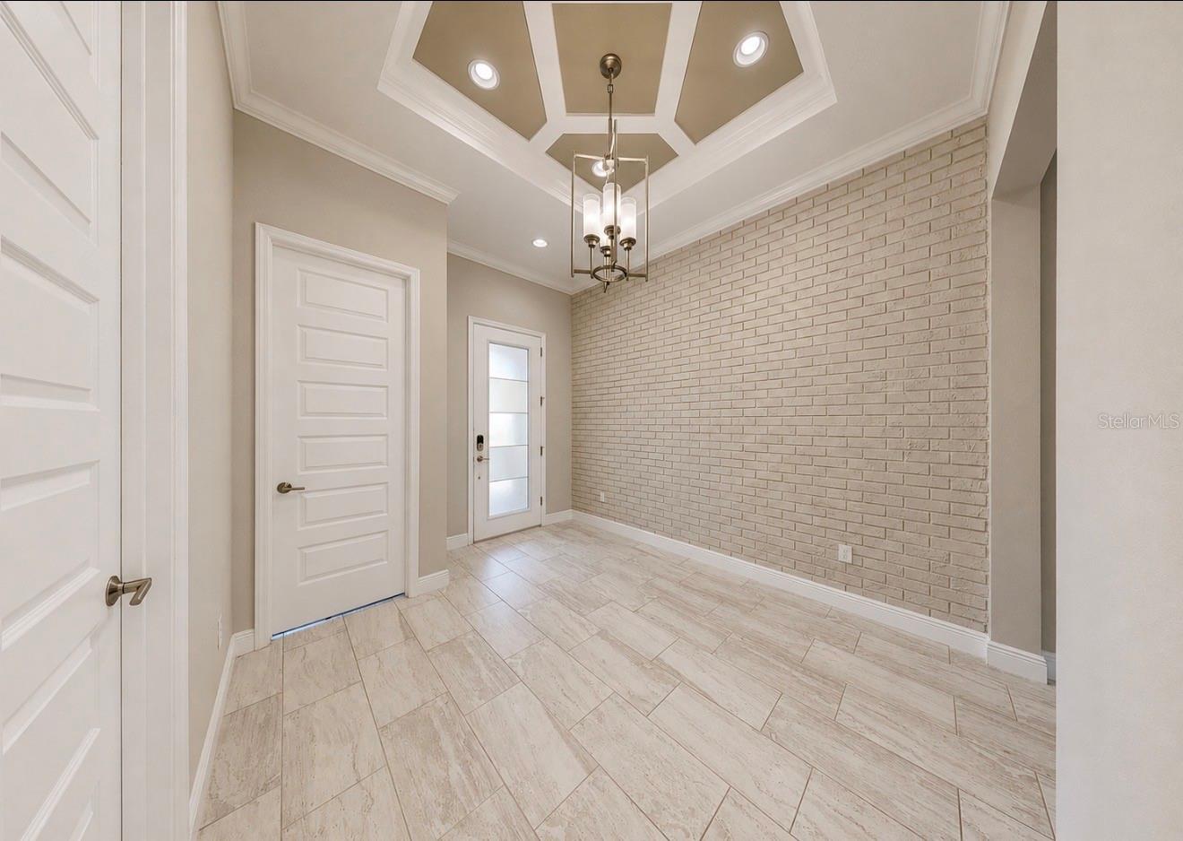 14610 RED CASTLE AVE — photo 6