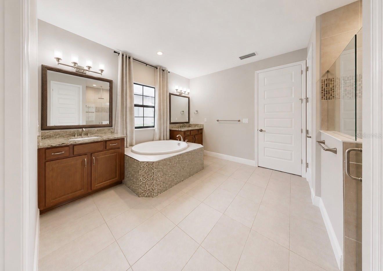 14610 RED CASTLE AVE — photo 38