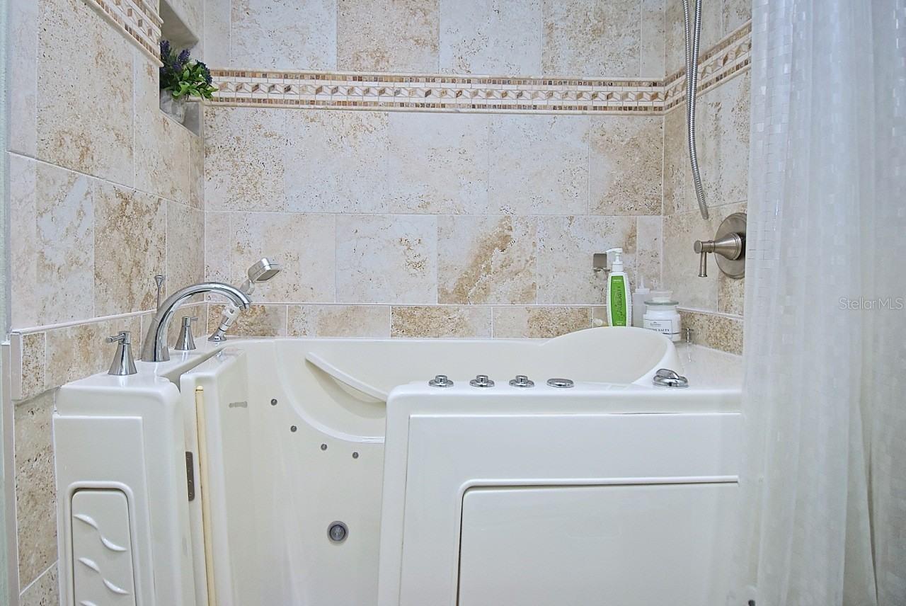 3890 LYNDHURST CT — photo 27