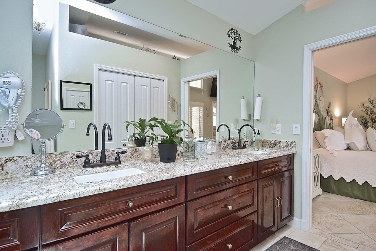 3890 LYNDHURST CT — photo 24