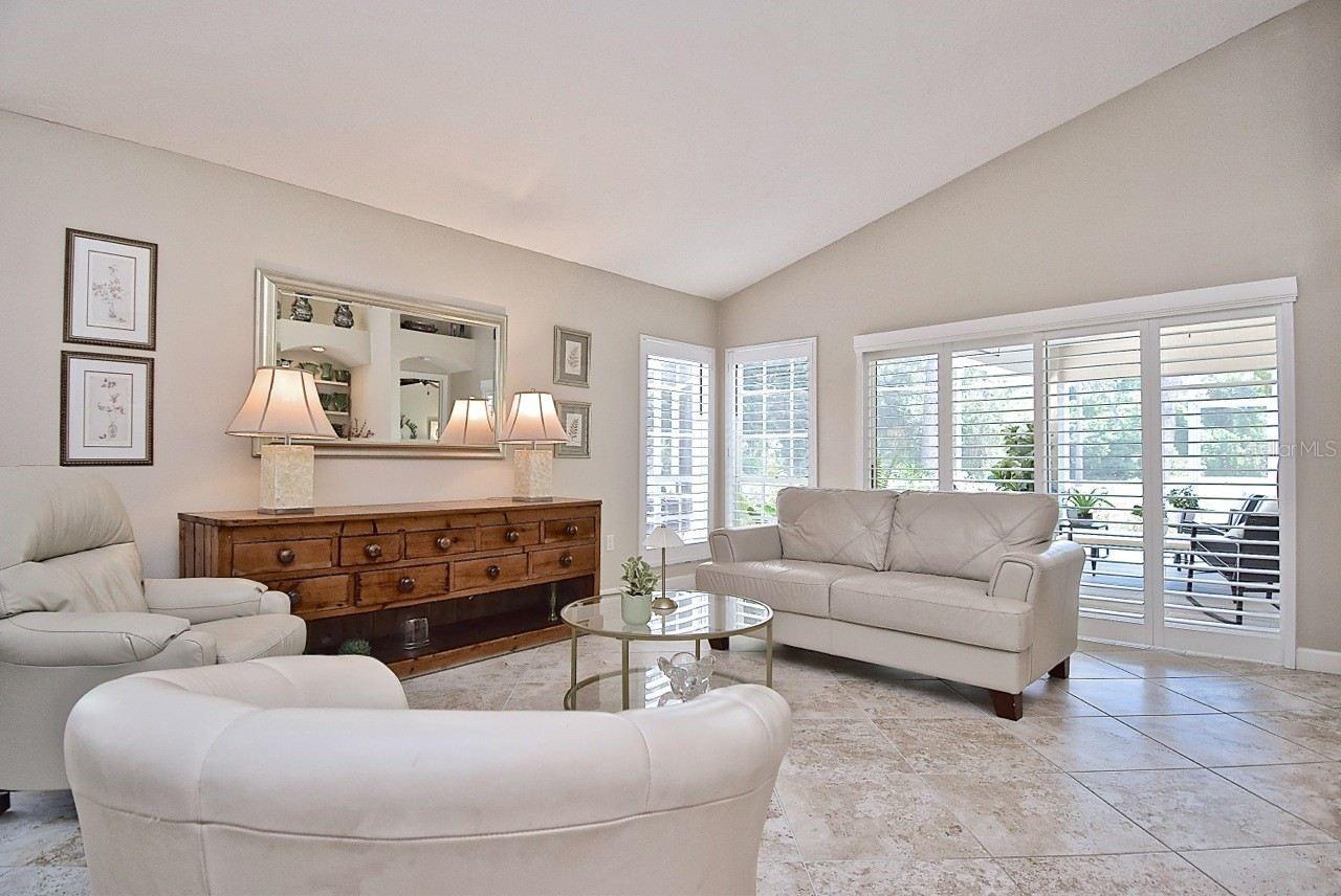 3890 LYNDHURST CT — photo 4