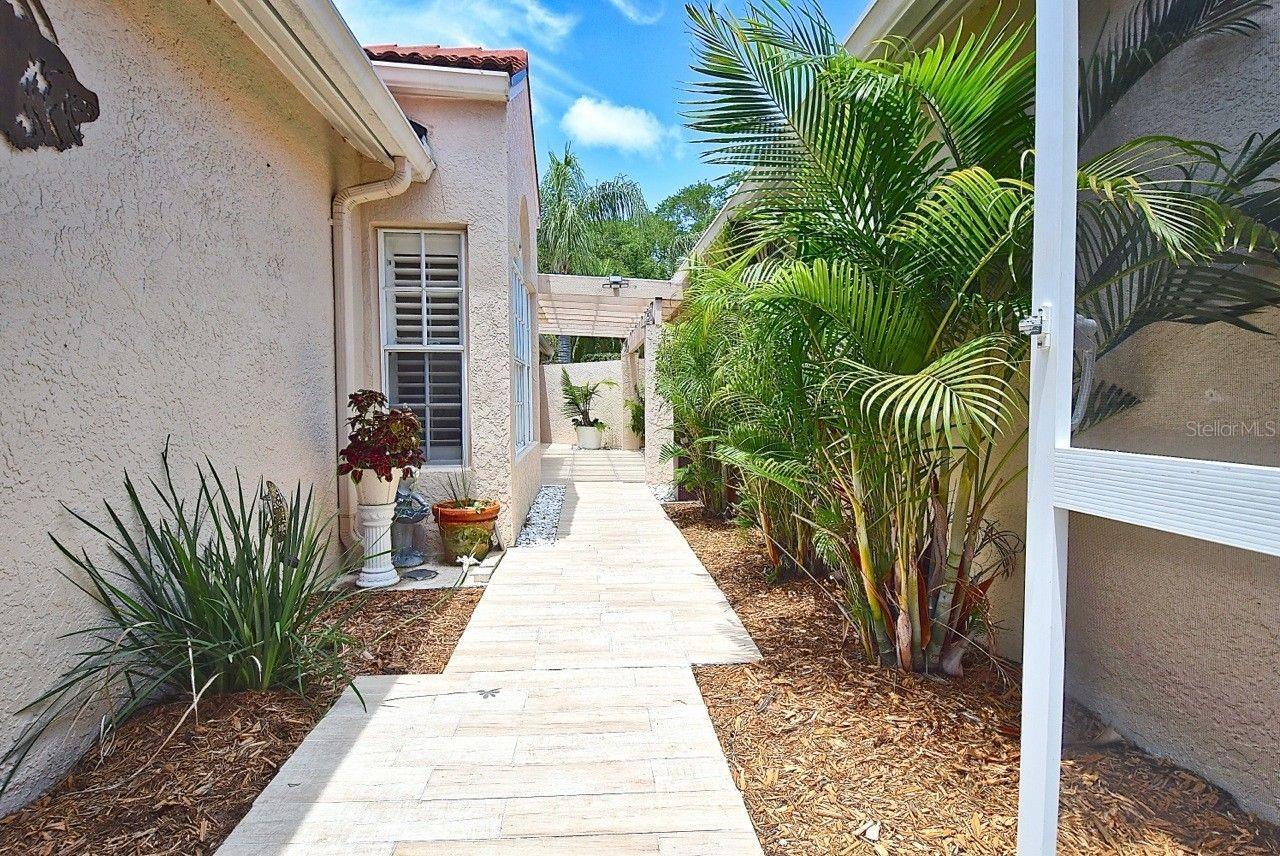 3890 LYNDHURST CT — photo 34