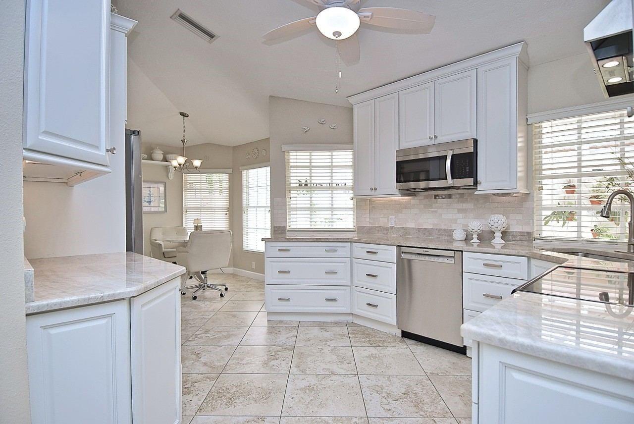 3890 LYNDHURST CT — photo 13