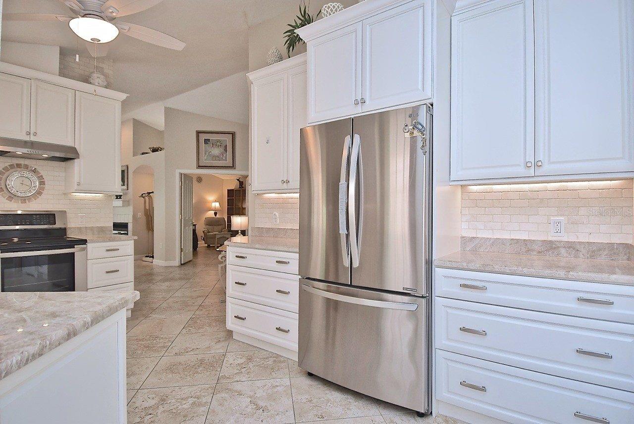 3890 LYNDHURST CT — photo 15