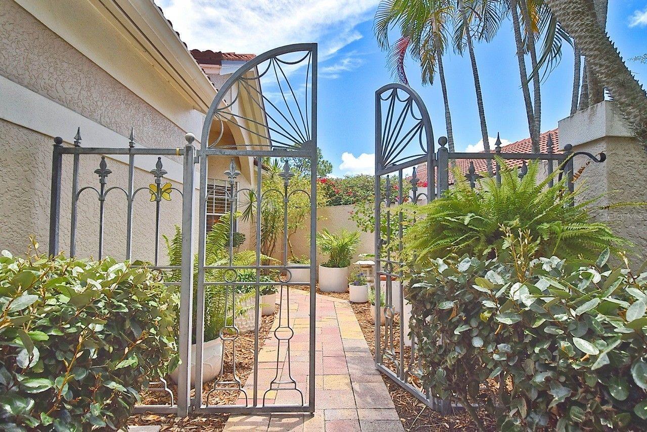 3890 LYNDHURST CT — photo 2
