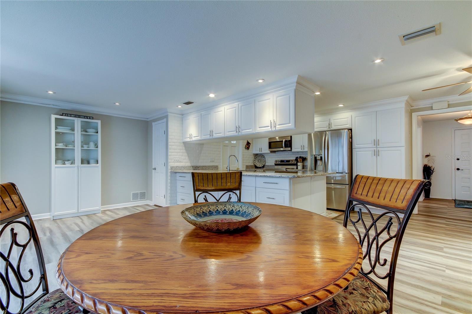 1846 ELMHURST DR — photo 28