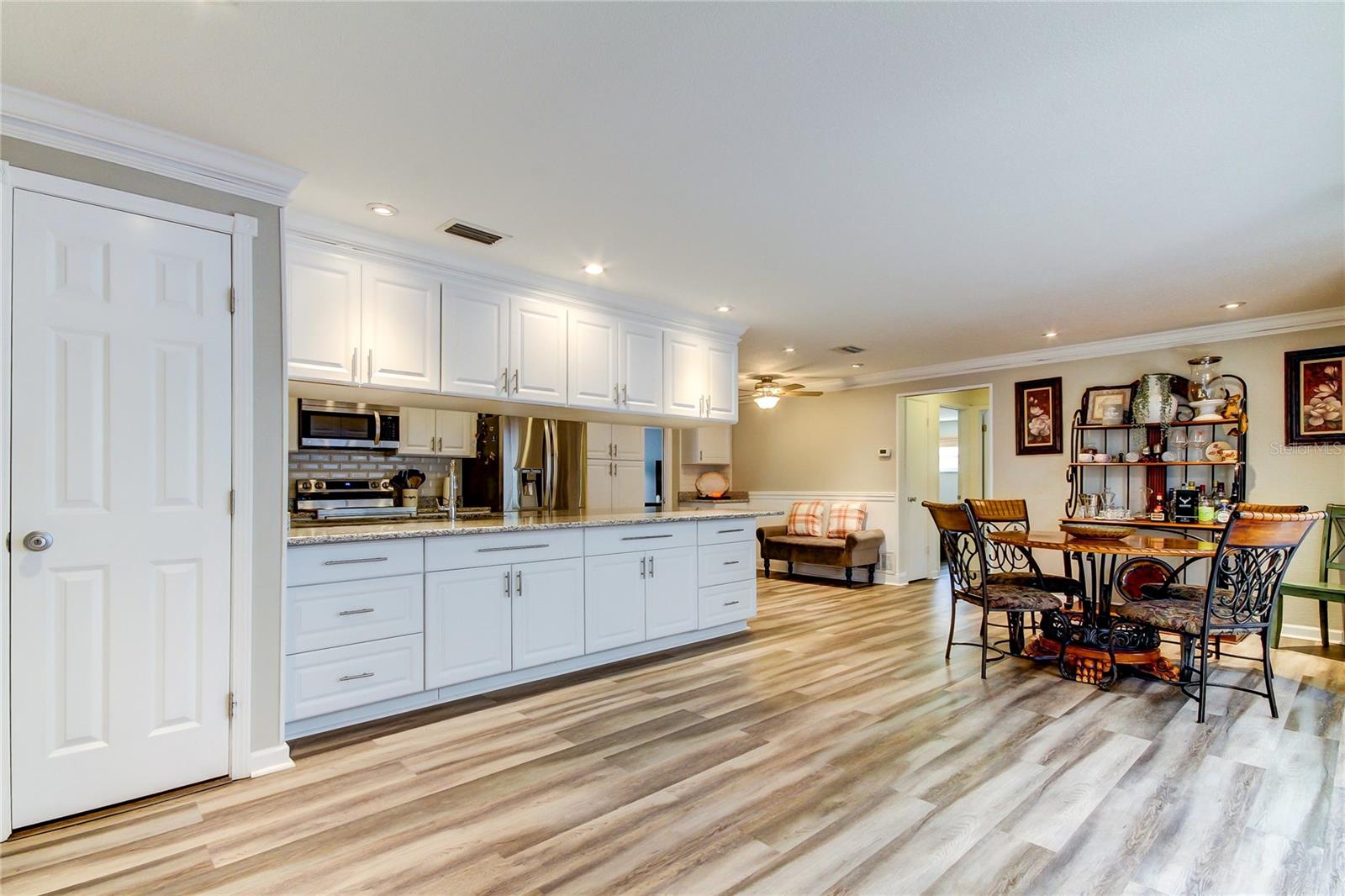 1846 ELMHURST DR — photo 30