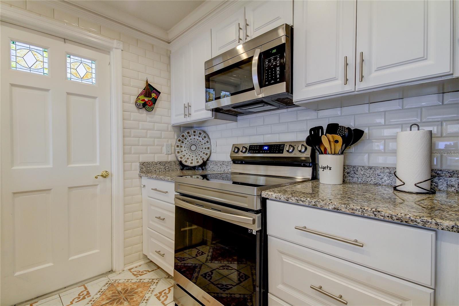 1846 ELMHURST DR — photo 15
