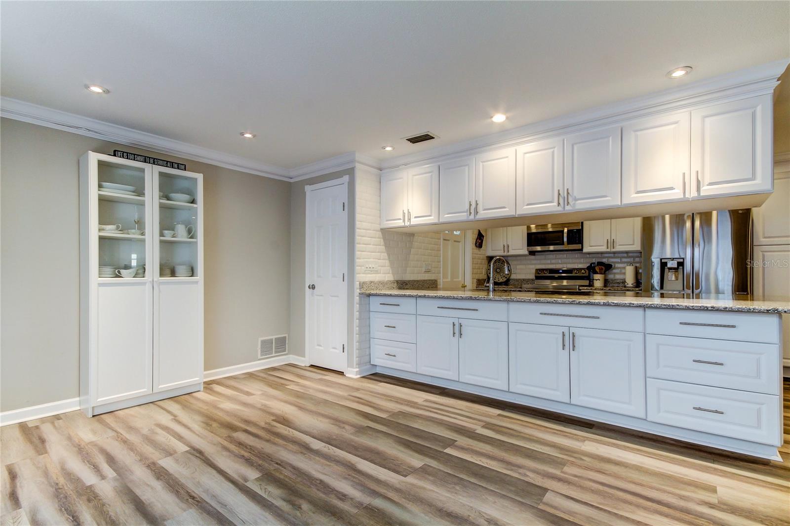 1846 ELMHURST DR — photo 29