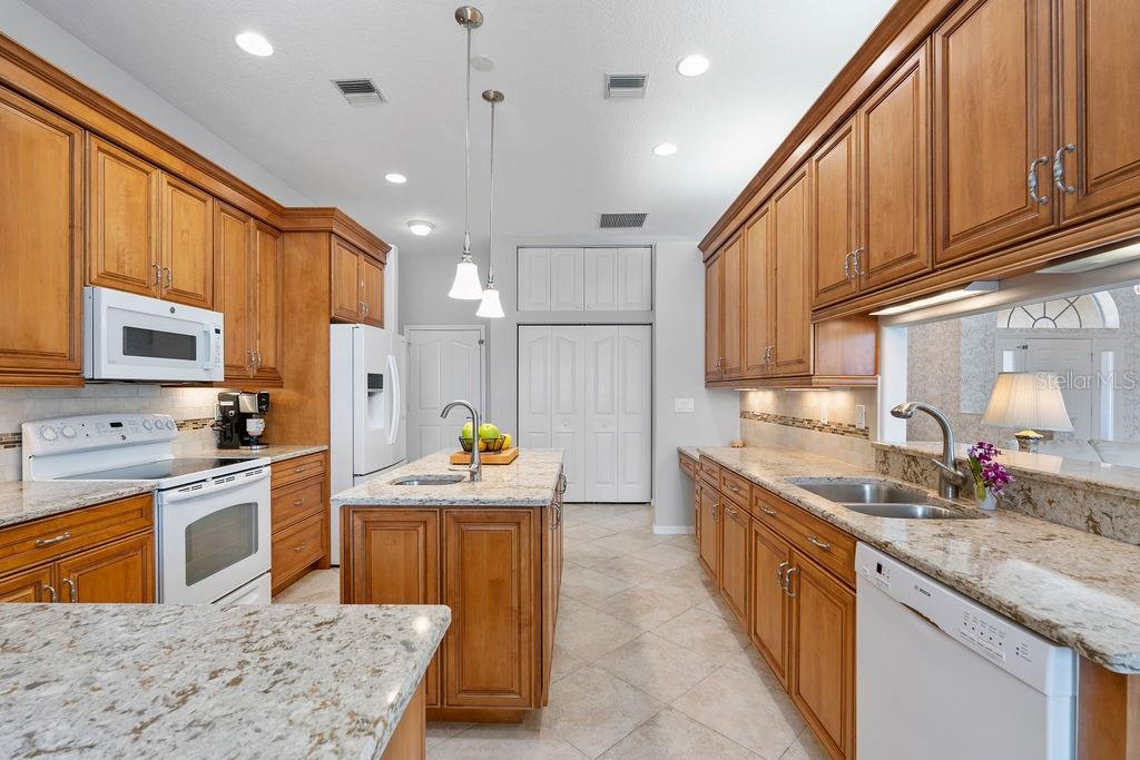 1543 WATERFORD DR — photo 20