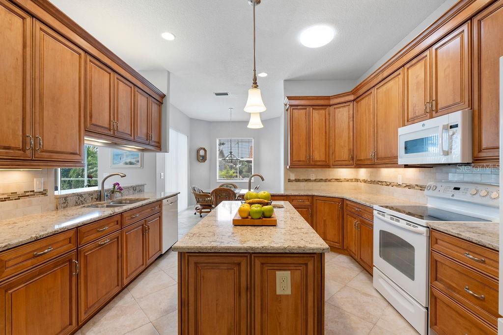 1543 WATERFORD DR — photo 18