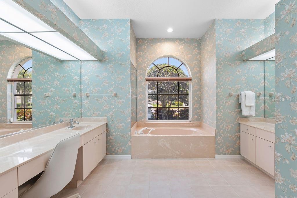 1543 WATERFORD DR — photo 24