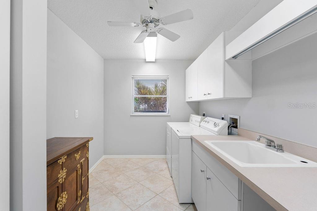 1543 WATERFORD DR — photo 35