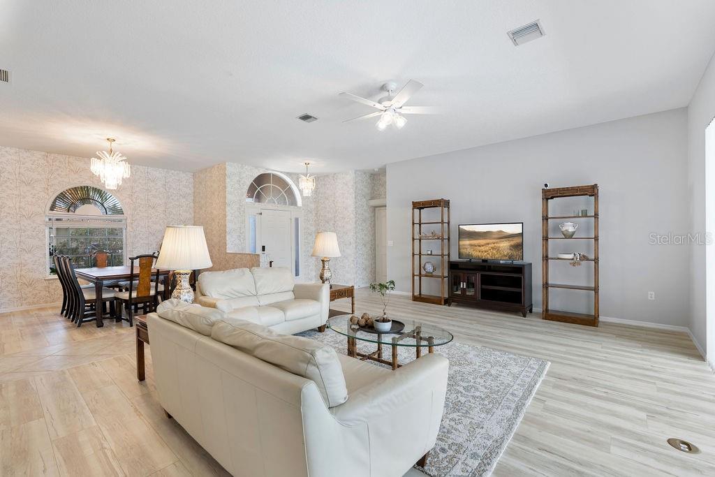 1543 WATERFORD DR — photo 13