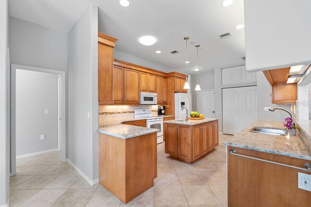 1543 WATERFORD DR — photo 21