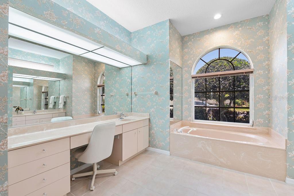 1543 WATERFORD DR — photo 25