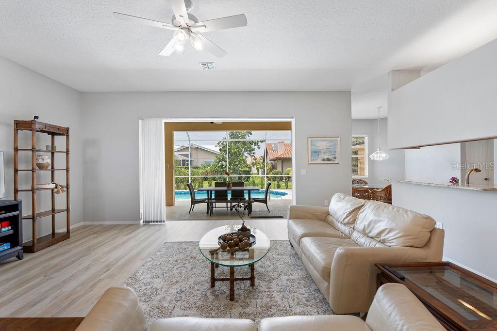1543 WATERFORD DR — photo 11